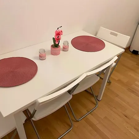 Cozy Studio In Neusser Street Appartement