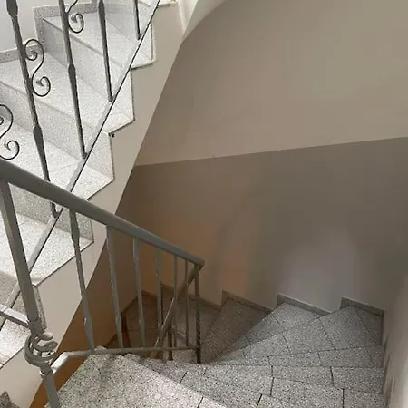 Cozy Studio In Neusser Street Appartement