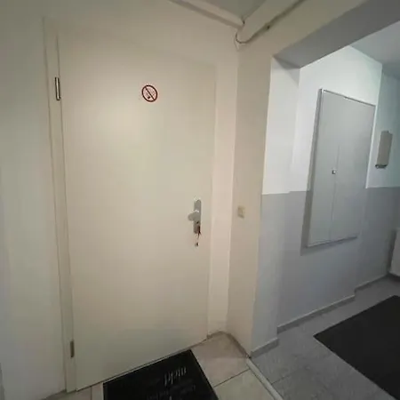 Cozy Studio In Neusser Street Appartement *